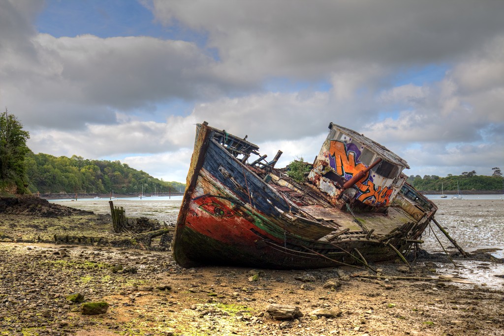 Cimetiere a bateaux hdr urbex scheepskerkhof rance quelmer bretagne france frankrijk kerkhof schepen boten fraffiti art kunst